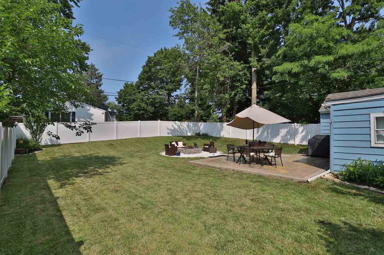 111 West Stonegate Road Peoria, IL 61614 - Photo 3 of 36 Gallery Image 3