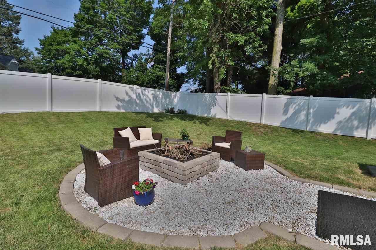 111 West Stonegate Road Peoria, IL 61614 - Photo 5 of 36 Gallery Image 5
