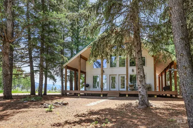 $925,000 | 136 Paradise Lane, Donnelly, ID 83615