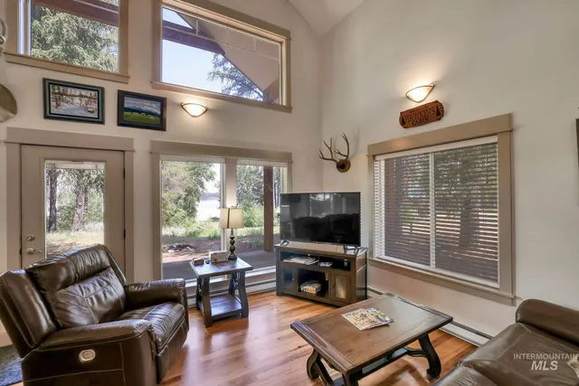 $925,000 | 136 Paradise Lane, Donnelly, ID 83615