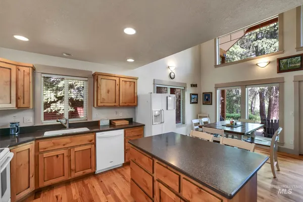 $925,000 | 136 Paradise Lane, Donnelly, ID 83615