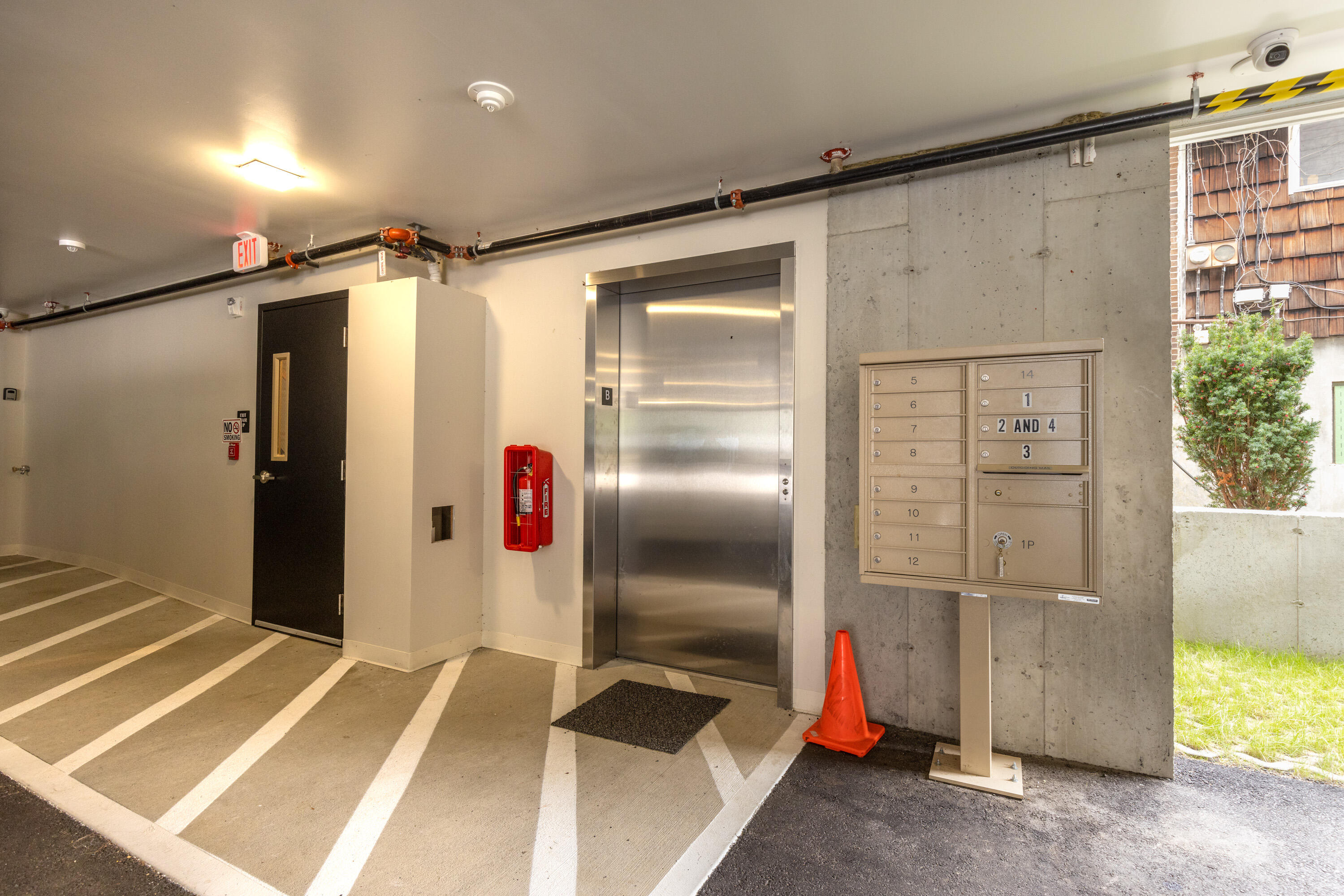298 York Street, Unit 10 York, ME 03909 - Photo 20 of 27 Elevator in garage 298 York