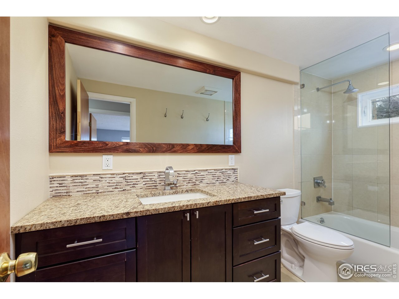 720 Mohawk Drive Boulder, CO 80303 - Photo 13 of 39 Upper full bathroom