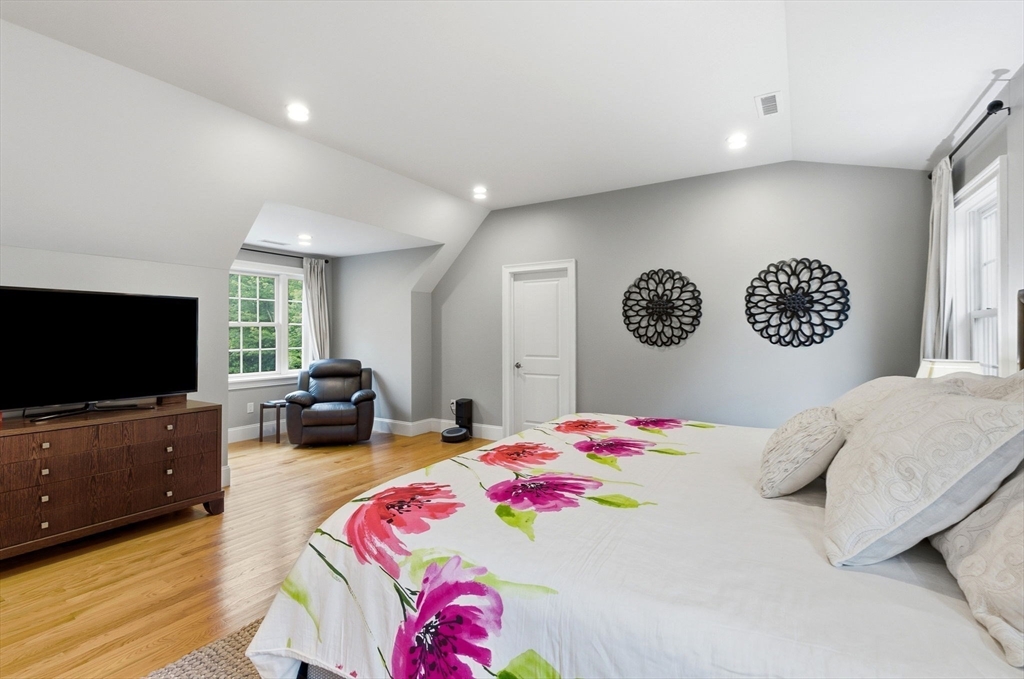 7 Davis Road Bedford, MA 01730 - Photo 18 of 37