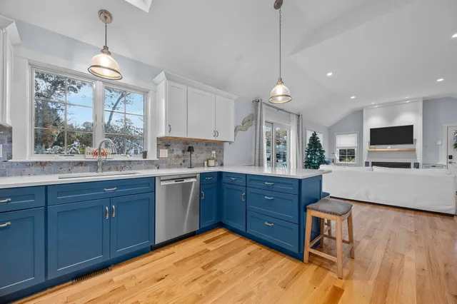 $1,095,000 | 16 2nd Avenue, Unit 4, Osterville, MA 02655