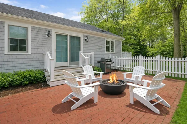 $1,095,000 | 16 2nd Avenue, Unit 4, Osterville, MA 02655