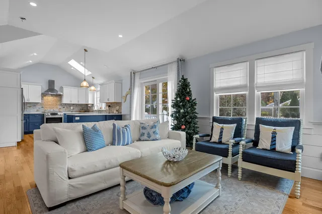 $1,095,000 | 16 2nd Avenue, Unit 4, Osterville, MA 02655