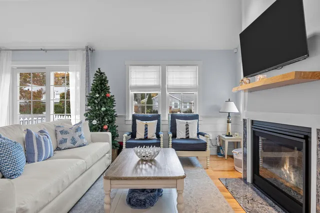 $1,095,000 | 16 2nd Avenue, Unit 4, Osterville, MA 02655