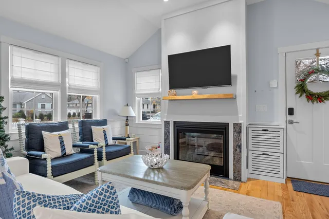 $1,095,000 | 16 2nd Avenue, Unit 4, Osterville, MA 02655