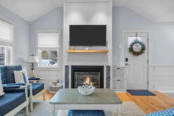 $1,095,000 | 16 2nd Avenue, Unit 4, Osterville, MA 02655