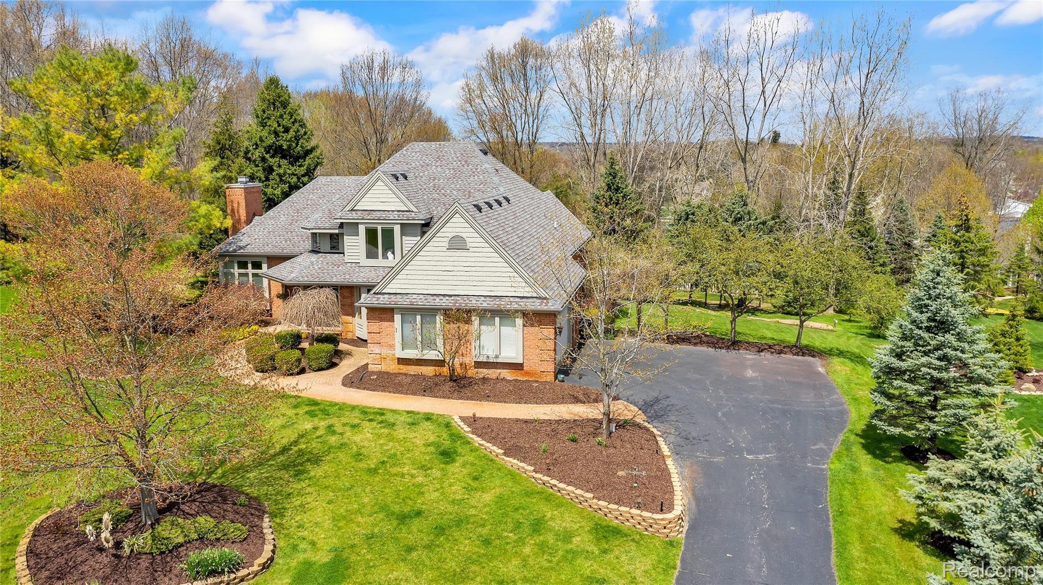 214 Ravineside Drive Milford, MI 48381 - Photo 4 of 46 DJI_0641.jpg