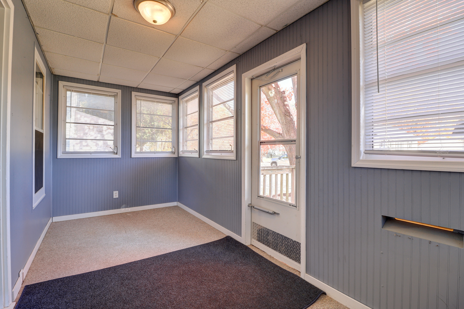 1305 3rd Avenue Sterling, IL 61081 - Photo 2 of 29 a view of an empty room with a window