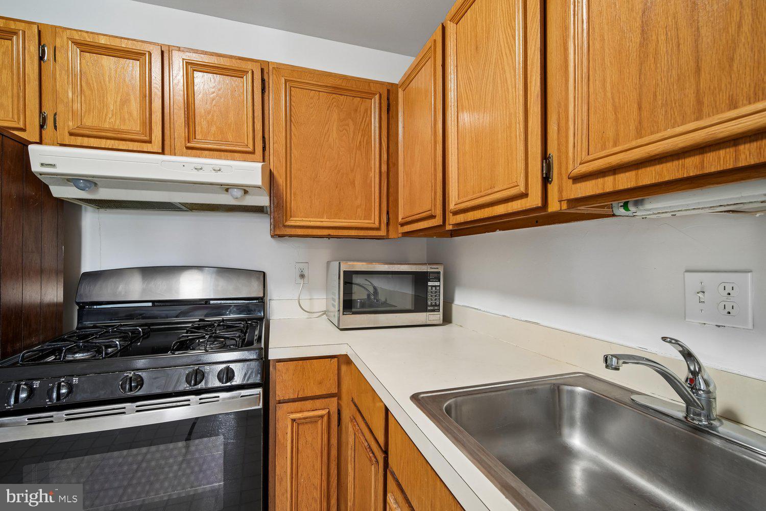 9926 Walker House Road, Unit 99263 Gaithersburg, MD 20886 - Photo 16 of 63 Kitchen