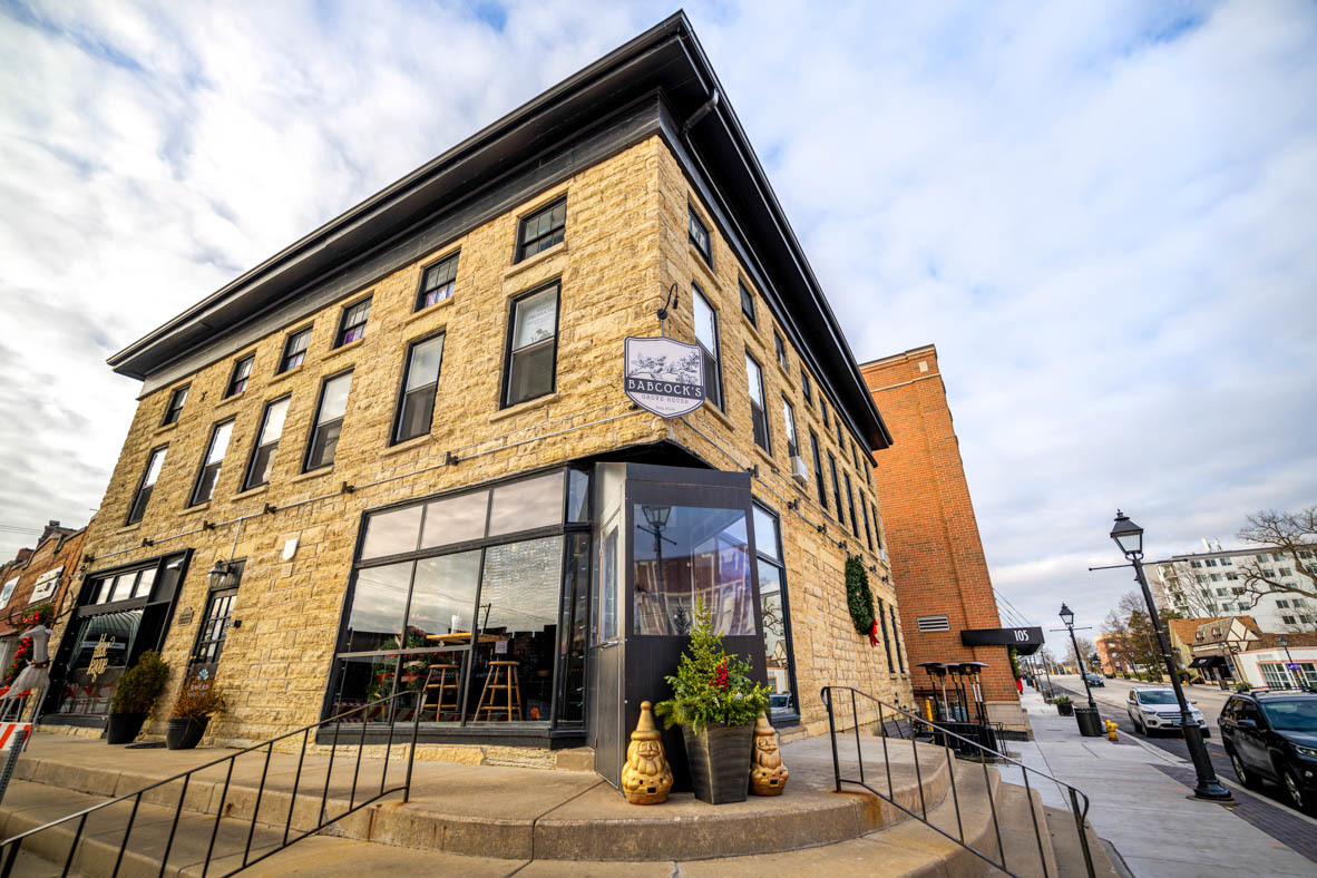376 Summit Circle Lombard, IL 60148 - Photo 30 of 37 a view of a building and car parked