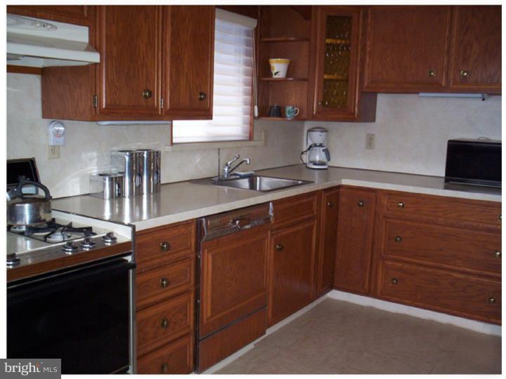 392 Springhouse Road King of Prussia, PA 19406 - Photo 2 of 8 Kitchen