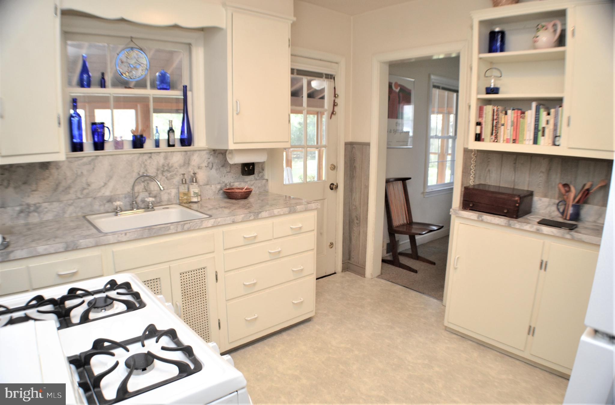 24 Green Ridge Road Yardley, PA 19067 - Photo 11 of 36 Kitchen