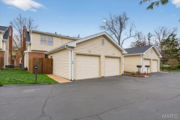 $255,000 | 1038 Brooksgate Manor Drive, Kirkwood, MO 63122