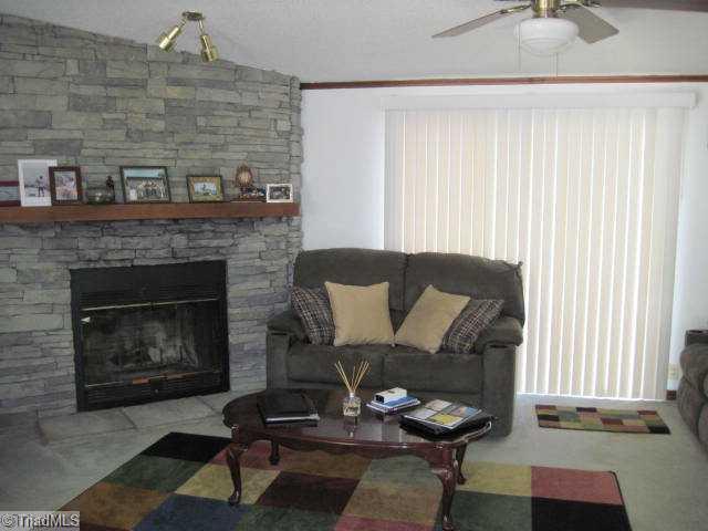 401 Setliff Road Reidsville, NC 27320 - Photo 2 of 9 Living Room.