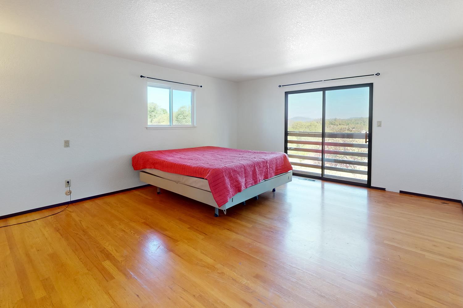 22801 Hidden Ranch Road Auburn, CA 95602 - Photo 22 of 94 a bedroom with a bed and a window