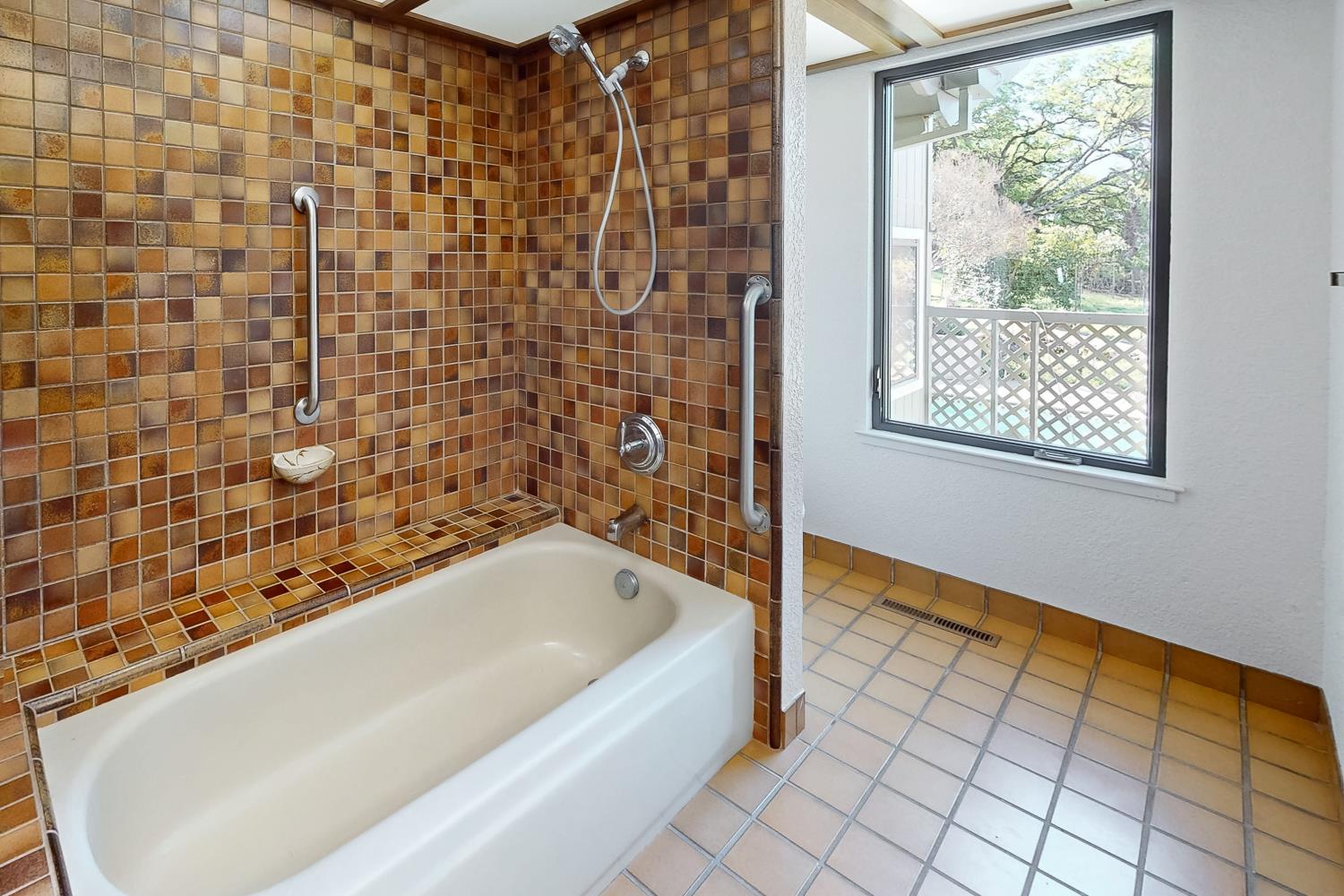 22801 Hidden Ranch Road Auburn, CA 95602 - Photo 36 of 94 a bathroom with a bathtub and shower