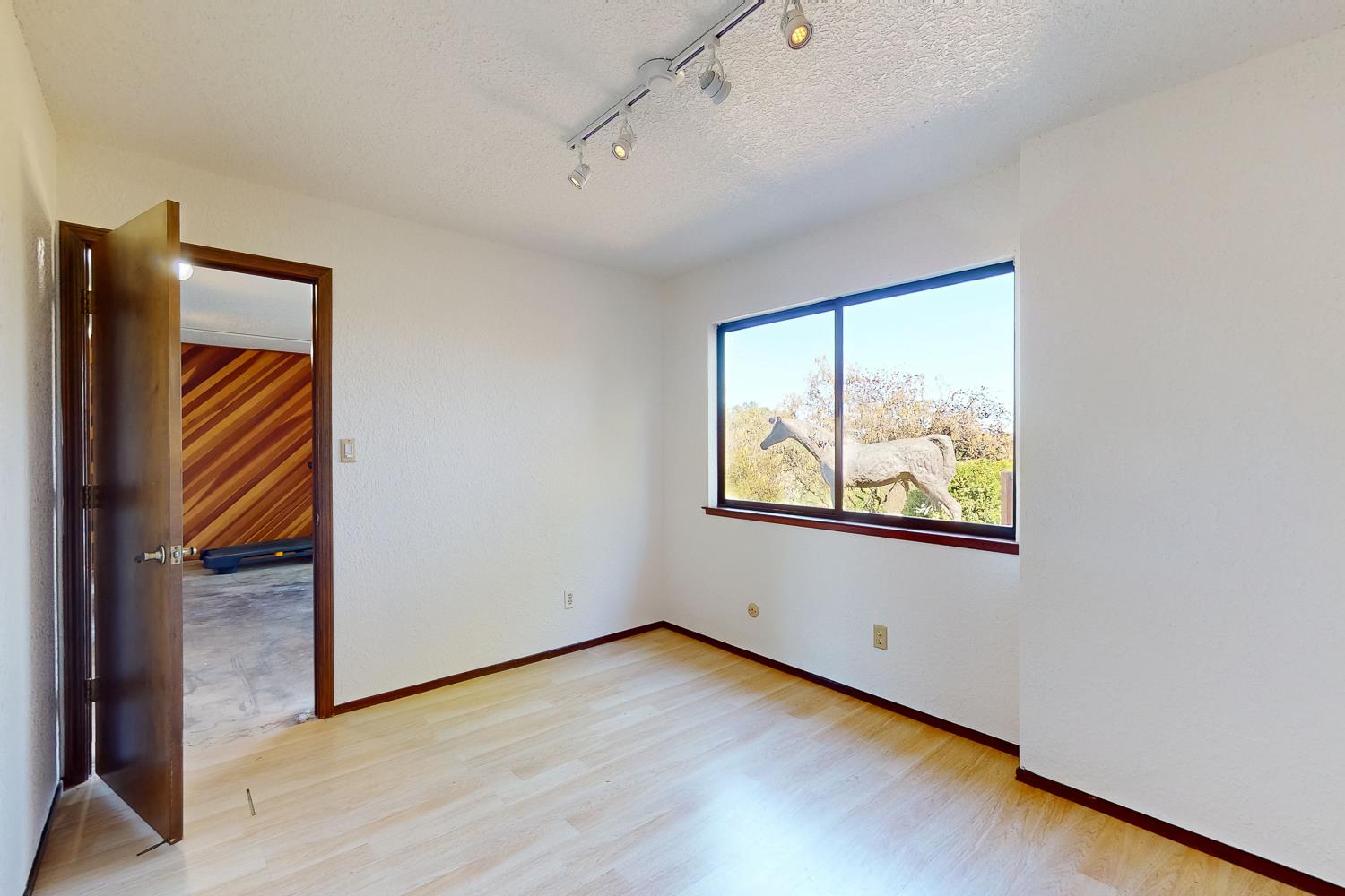 22801 Hidden Ranch Road Auburn, CA 95602 - Photo 50 of 94 an empty room with windows and closet