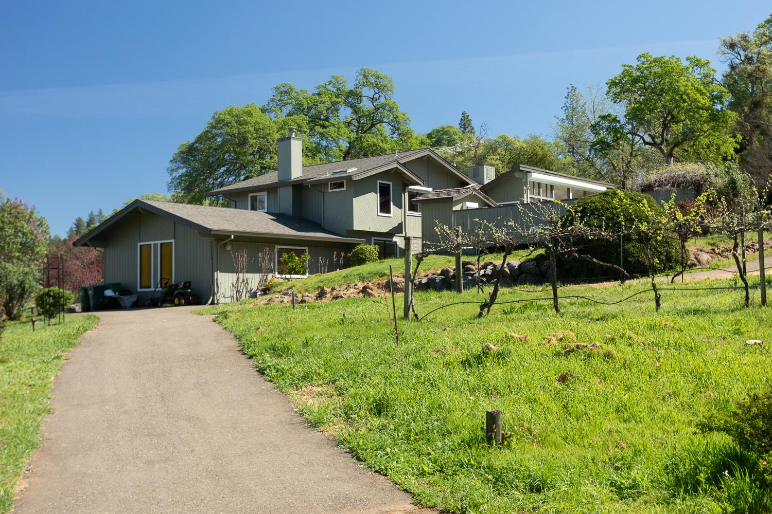 22801 Hidden Ranch Road Auburn, CA 95602 - Photo 91 of 94 a front view of house with yard and green space