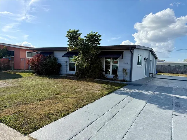 a view of a house with a yard