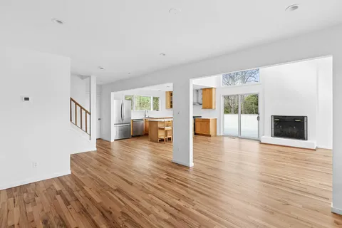 $2,250,000 | 5 Rosemaries Lane, East Hampton, NY 11937