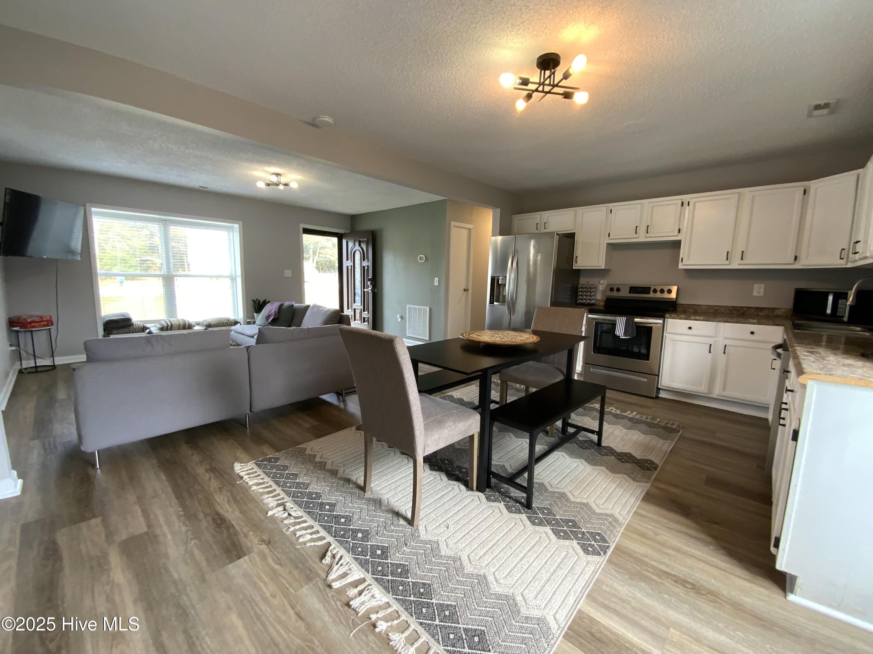 653 Queens Creek Road Hubert, NC 28539 - Photo 7 of 20 Dining