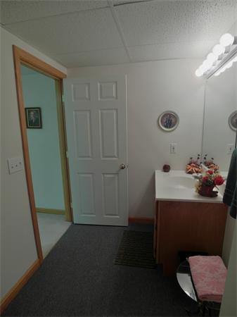 25 Castle Hills Road, Unit B Agawam, MA 01001 - Photo 18 of 20 Gallery Image 18