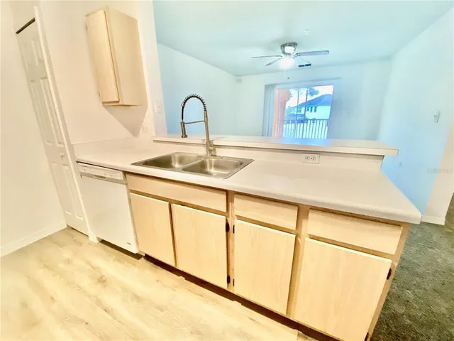 $1,450 | 5459 Vineland Road, Unit 4210, Orlando, FL 32811