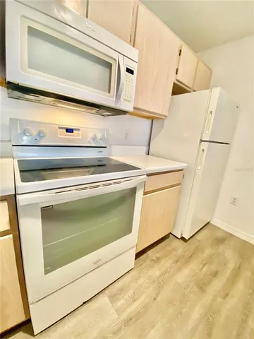 $1,450 | 5459 Vineland Road, Unit 4210, Orlando, FL 32811