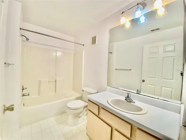 $1,450 | 5459 Vineland Road, Unit 4210, Orlando, FL 32811