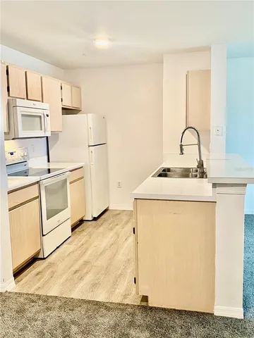 $1,450 | 5459 Vineland Road, Unit 4210, Orlando, FL 32811