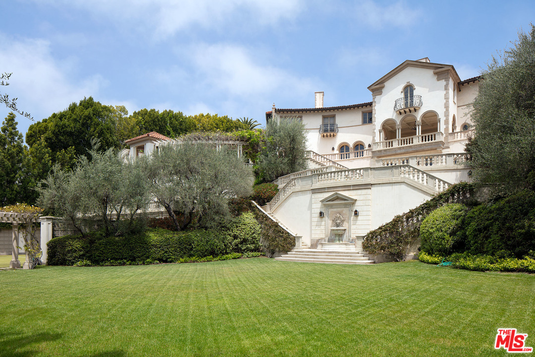 10539 Bellagio Road Los Angeles, CA 90077 - Photo 2 of 15