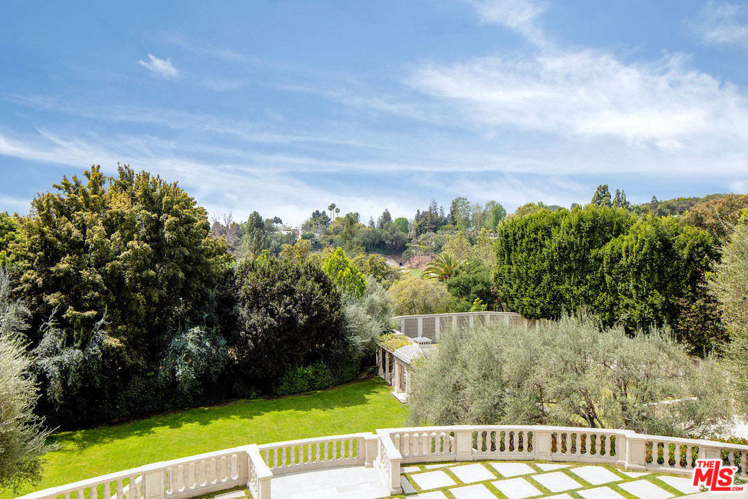 10539 Bellagio Road Los Angeles, CA 90077 - Photo 12 of 15