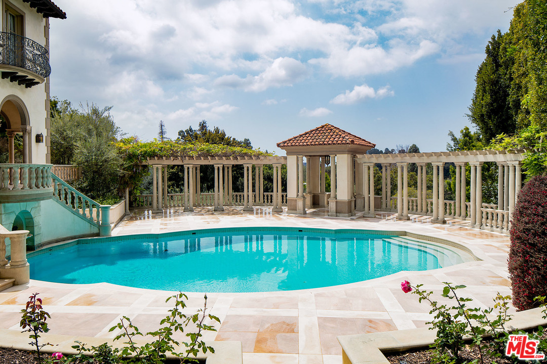 10539 Bellagio Road Los Angeles, CA 90077 - Photo 13 of 15