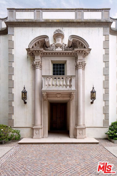 10539 Bellagio Road Los Angeles, CA 90077 - Photo 3 of 15