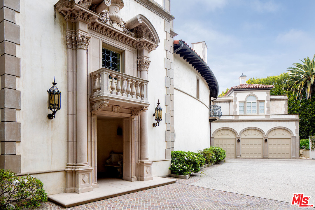 10539 Bellagio Road Los Angeles, CA 90077 - Photo 4 of 15