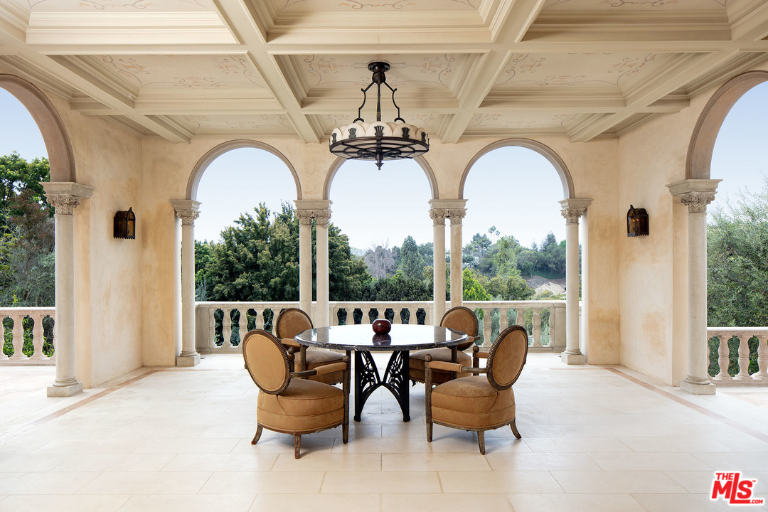 10539 Bellagio Road Los Angeles, CA 90077 - Photo 8 of 15