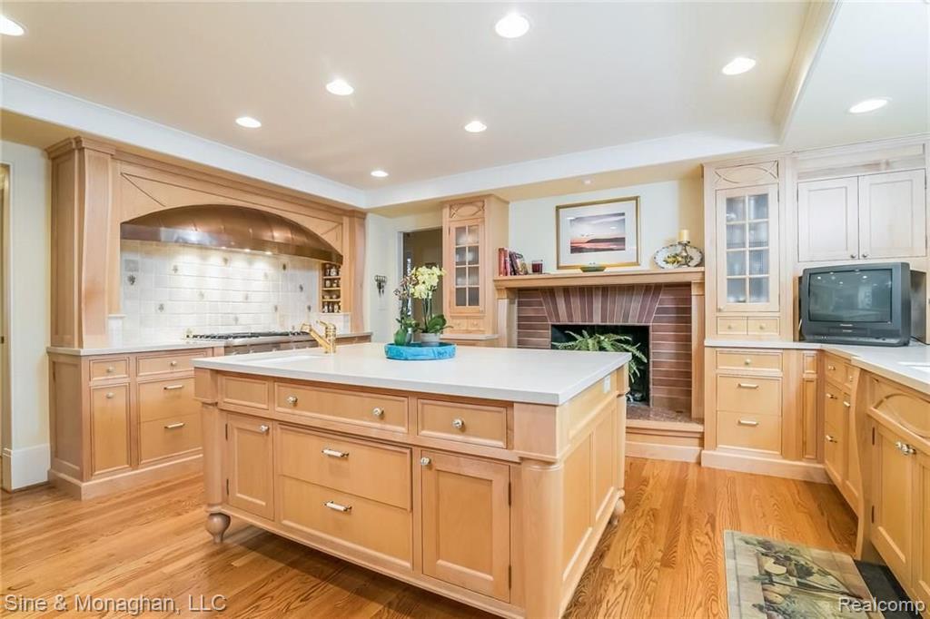 24 Warner Road Grosse Pointe Farms, MI 48236 - Photo 18 of 56