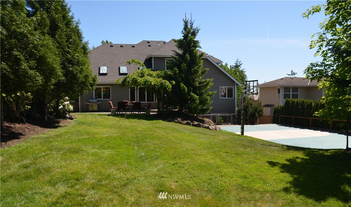 10214 Northeast 156th Place Bothell, WA 98011 - Photo 2 of 25 Gallery Image 2