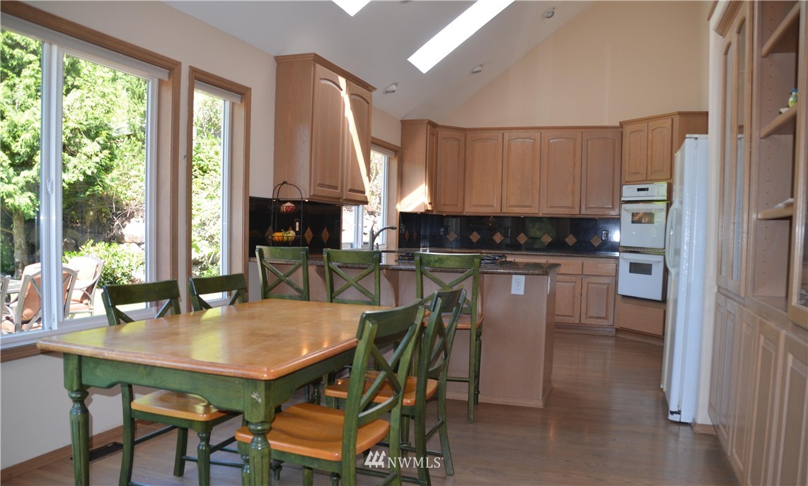 10214 Northeast 156th Place Bothell, WA 98011 - Photo 11 of 25 Gallery Image 11
