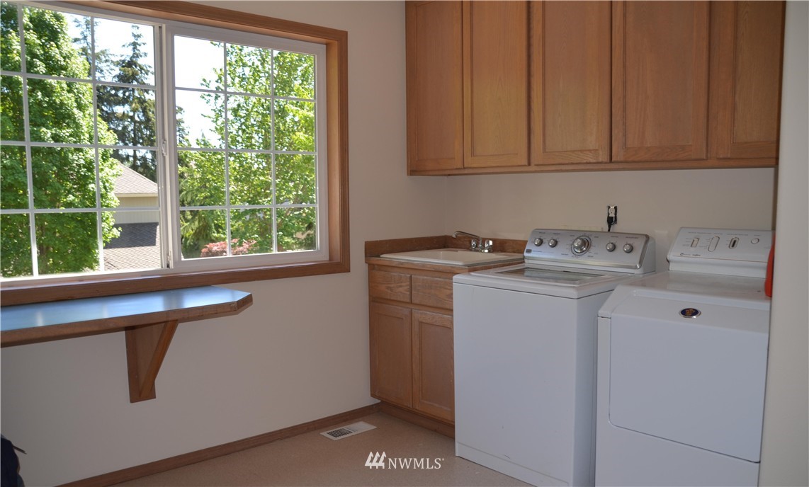 10214 Northeast 156th Place Bothell, WA 98011 - Photo 13 of 25 Gallery Image 13