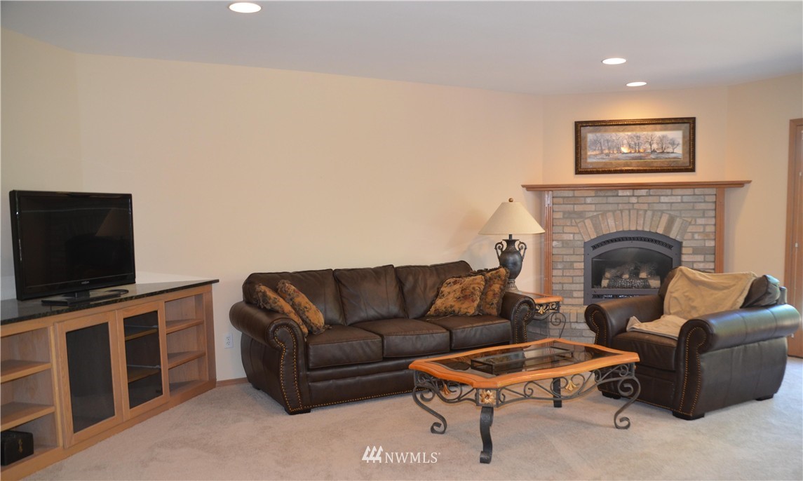 10214 Northeast 156th Place Bothell, WA 98011 - Photo 14 of 25 Gallery Image 14