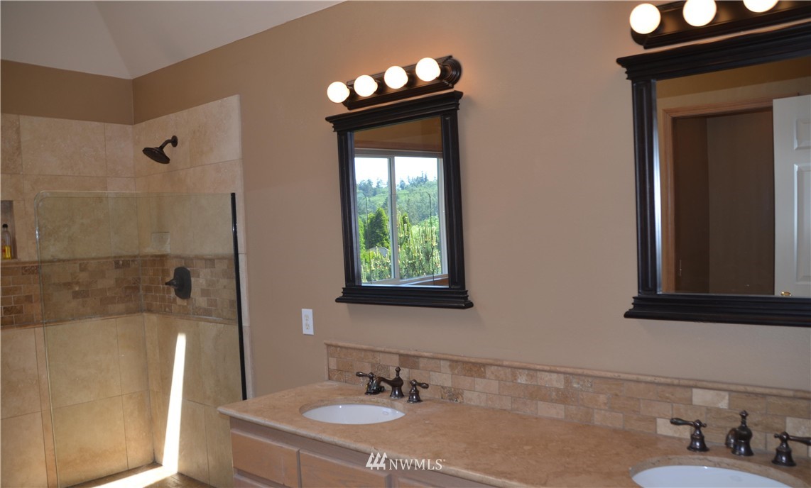 10214 Northeast 156th Place Bothell, WA 98011 - Photo 18 of 25 Gallery Image 18