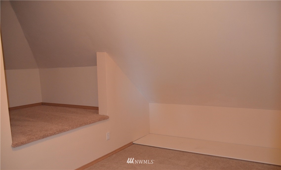 10214 Northeast 156th Place Bothell, WA 98011 - Photo 19 of 25 Gallery Image 19