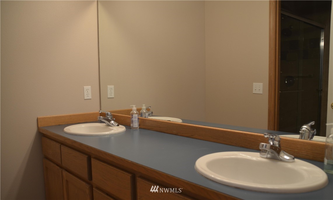10214 Northeast 156th Place Bothell, WA 98011 - Photo 24 of 25 Gallery Image 24