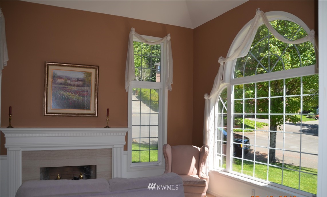 10214 Northeast 156th Place Bothell, WA 98011 - Photo 9 of 25 Gallery Image 9