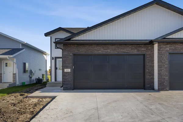 $314,900 | 69 Cedar Drive, Mapleton, ND 58059